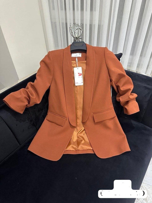 Crop-Sleeves Blazer.